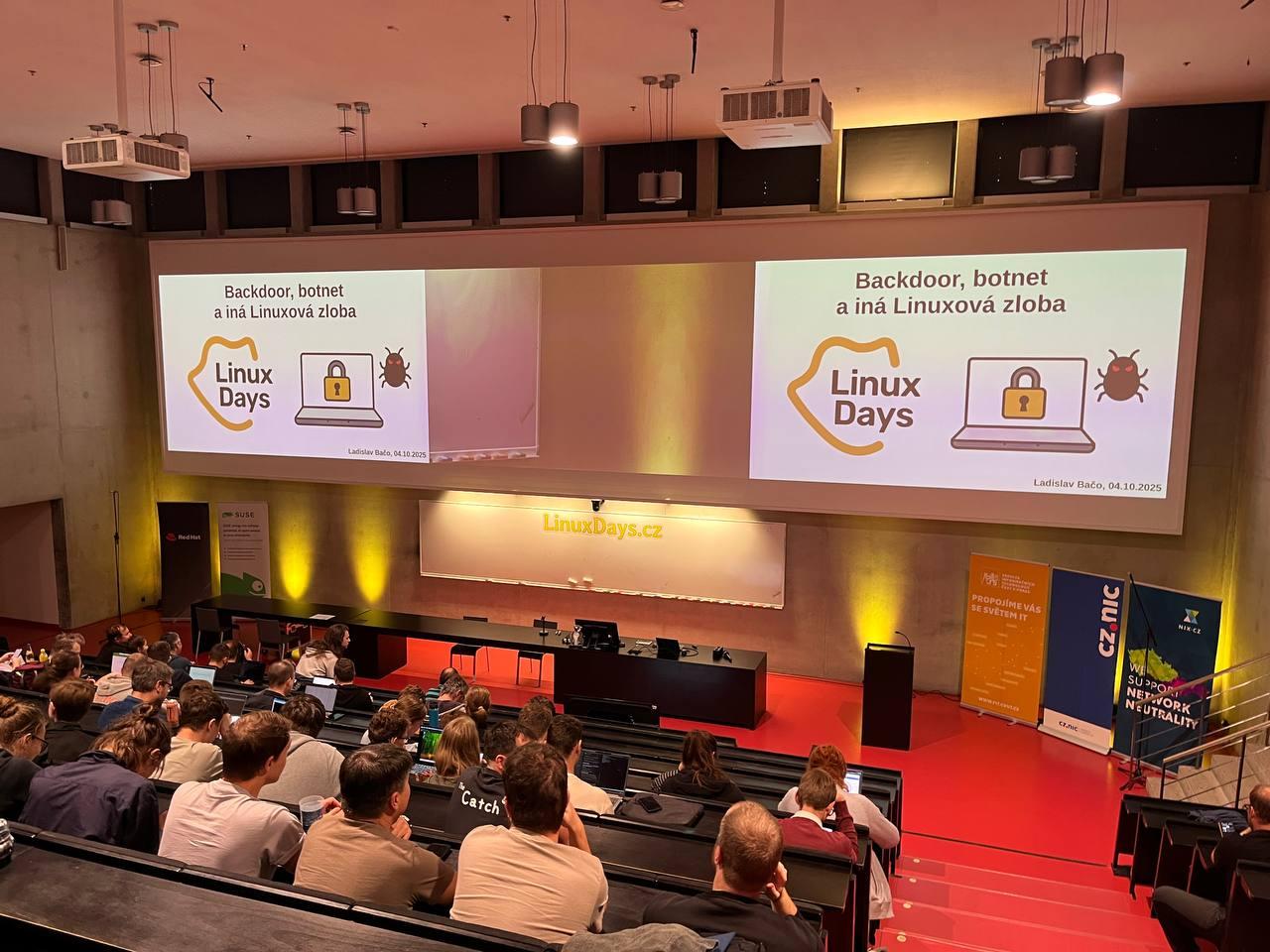 Pred prednáškou v hlavnej prednáškovej sále