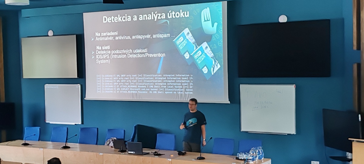 Počas prednášky o útokoch